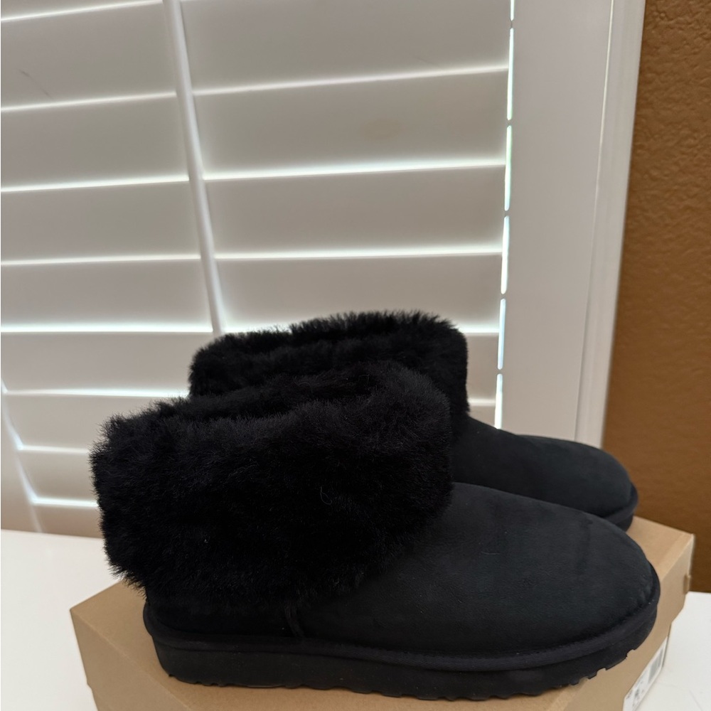 UGG Black Cozy Slippers with Sheepskin Lining